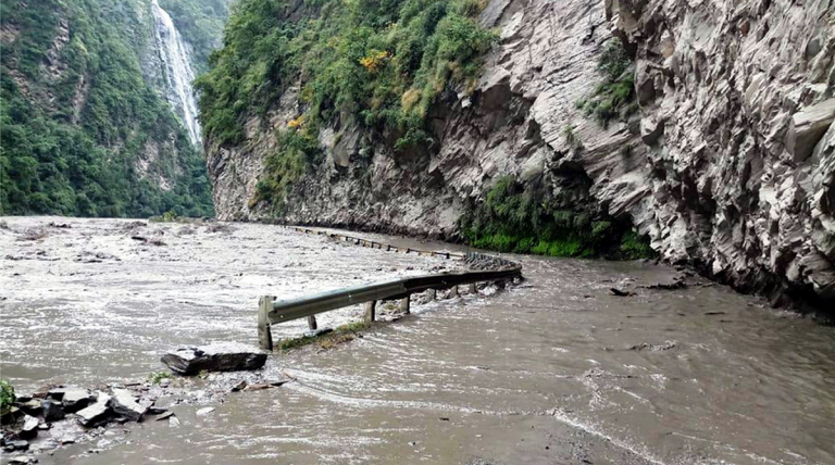 30 Students Rescued From High Mountains In Himachal