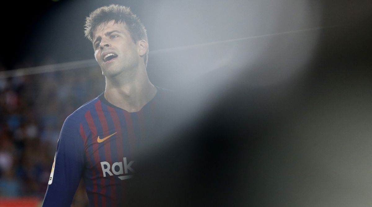 Pique rescues point for 10-man Barca against Girona