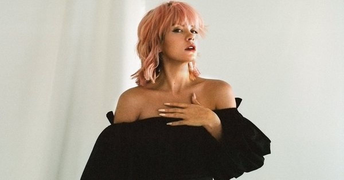 I slept with female escorts when I was on tour: Lily Allen