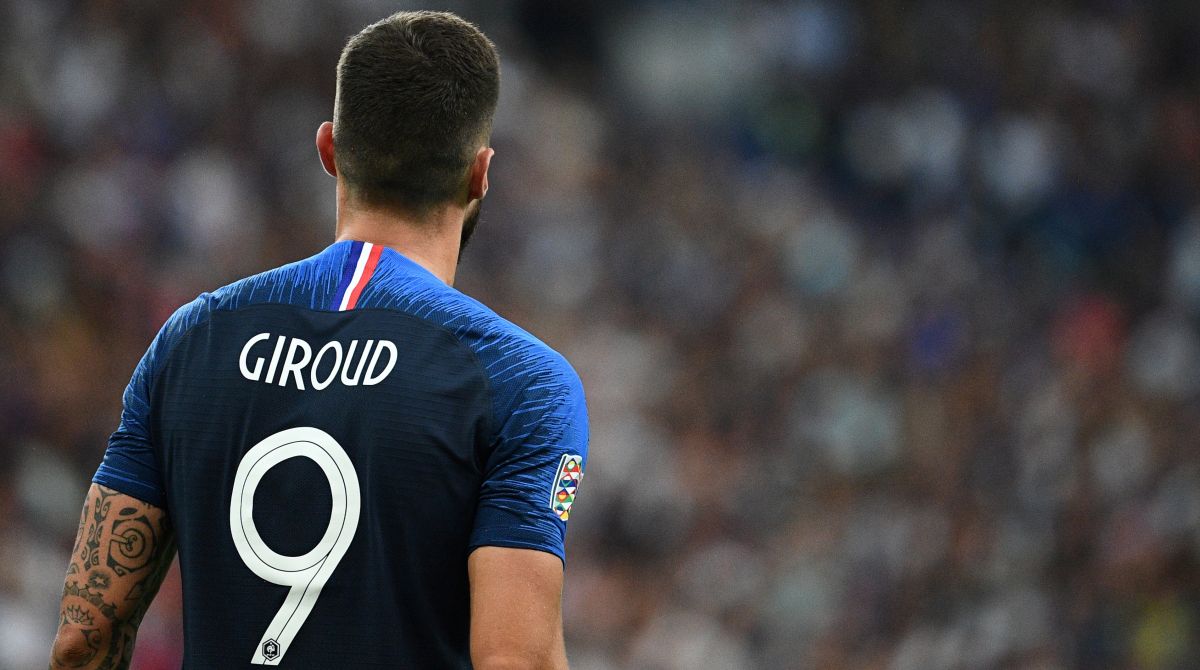 Giroud gets winner as France celebrate World Cup homecoming