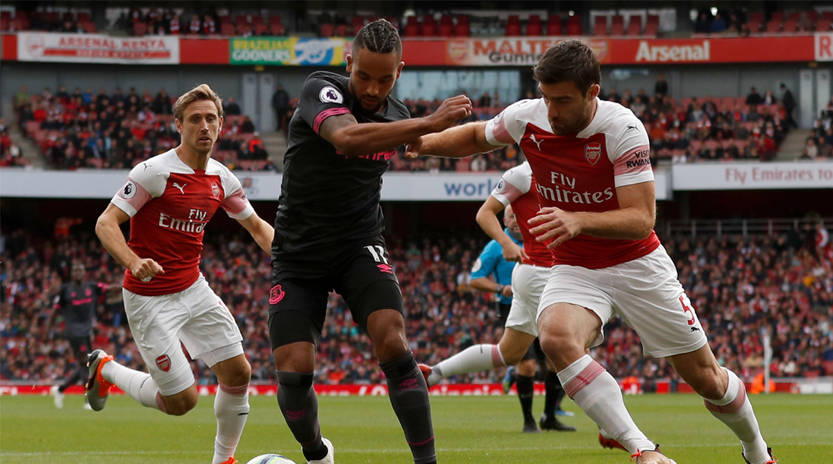 Arsenal vs Everton: Gunners suffer injury blow as defender limps off