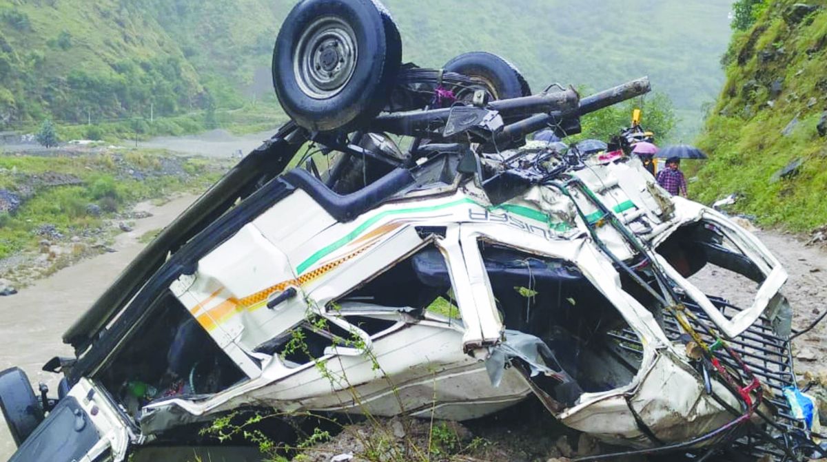 13 killed in Himachal road mishap