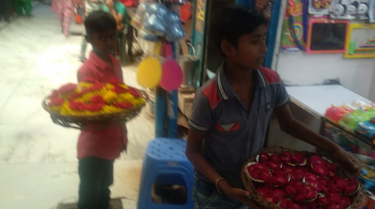 No bed of roses for young flower sellers at temple