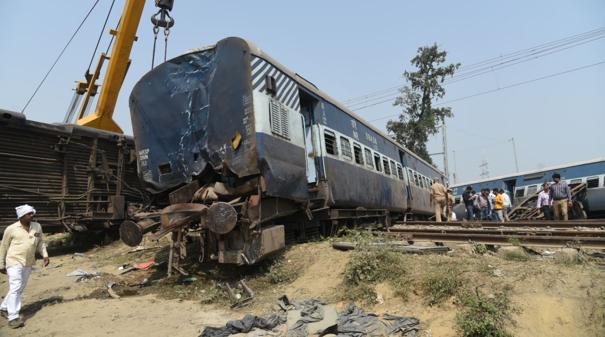 Farakka Express derailment: Railway suspends 2 officials