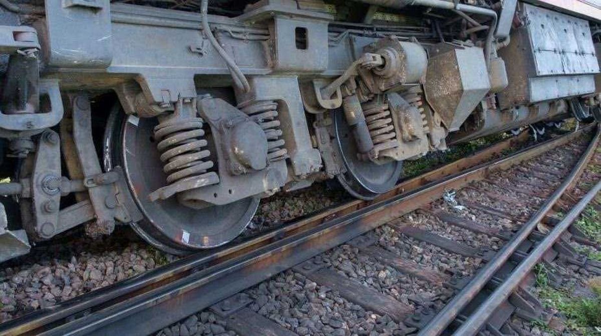Kathgodam-Howrah Express coach derails in UP, none injured