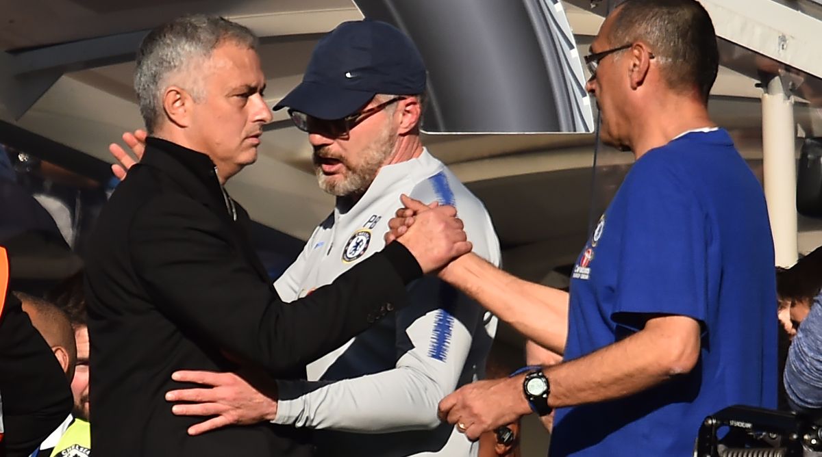 Jose Mourinho accepts apology from Chelsea coach over touchline row
