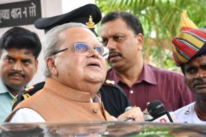 Governor Malik orders early restoration of services damaged due to heavy snowfall in J-K