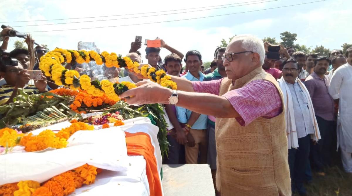 Mortal remains of DD cameraman killed by Naxals in Chhattisgarh consigned to flames