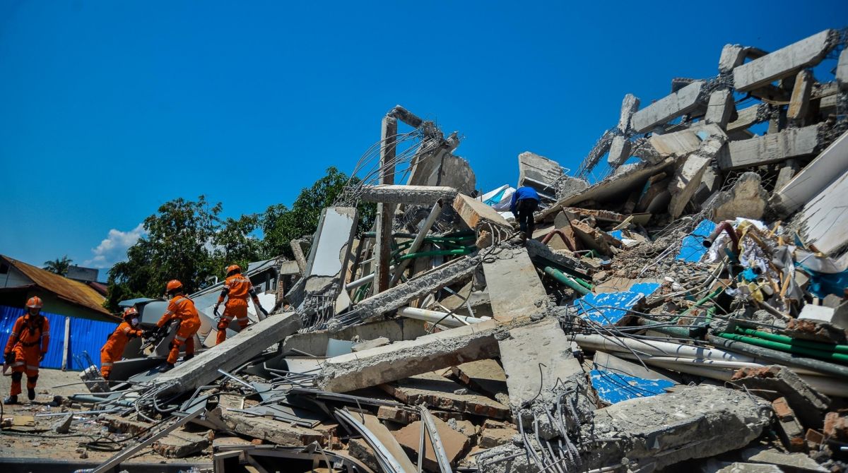 Over 1200 people dead in Indonesia earthquake, tsunami