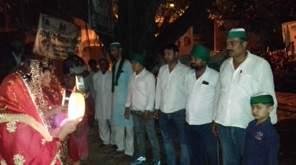Wives of protesting Bijnor farmers break Karwachauth fast by joining their husbands