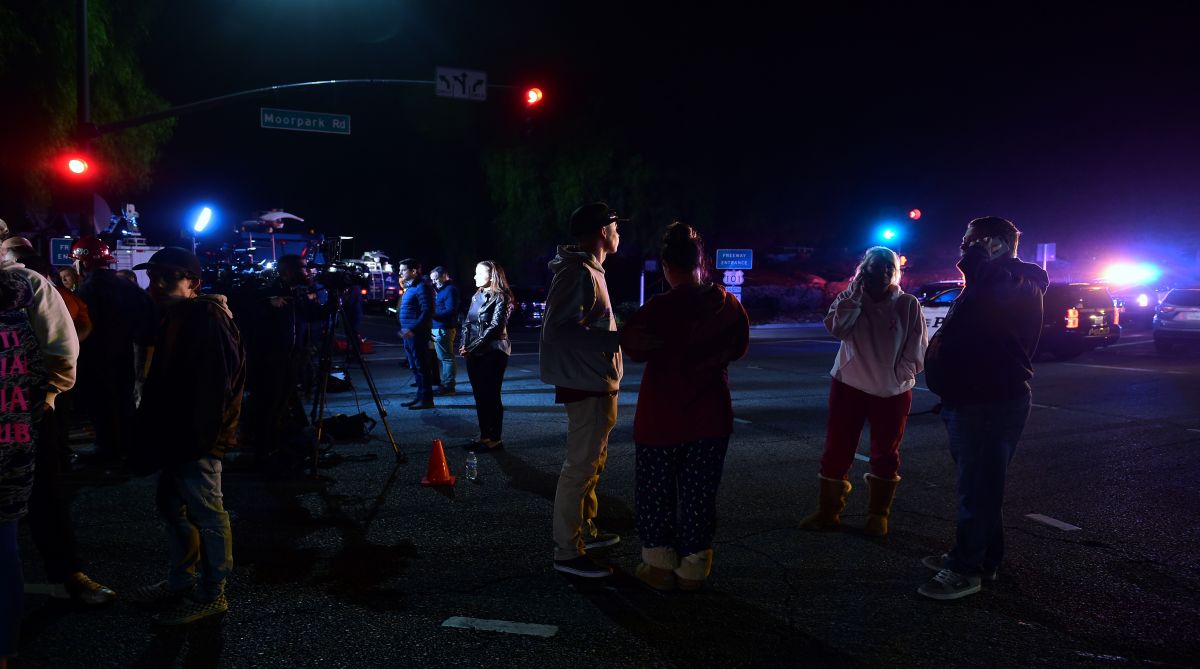 12 killed, including cop in California bar shooting; gunman dead