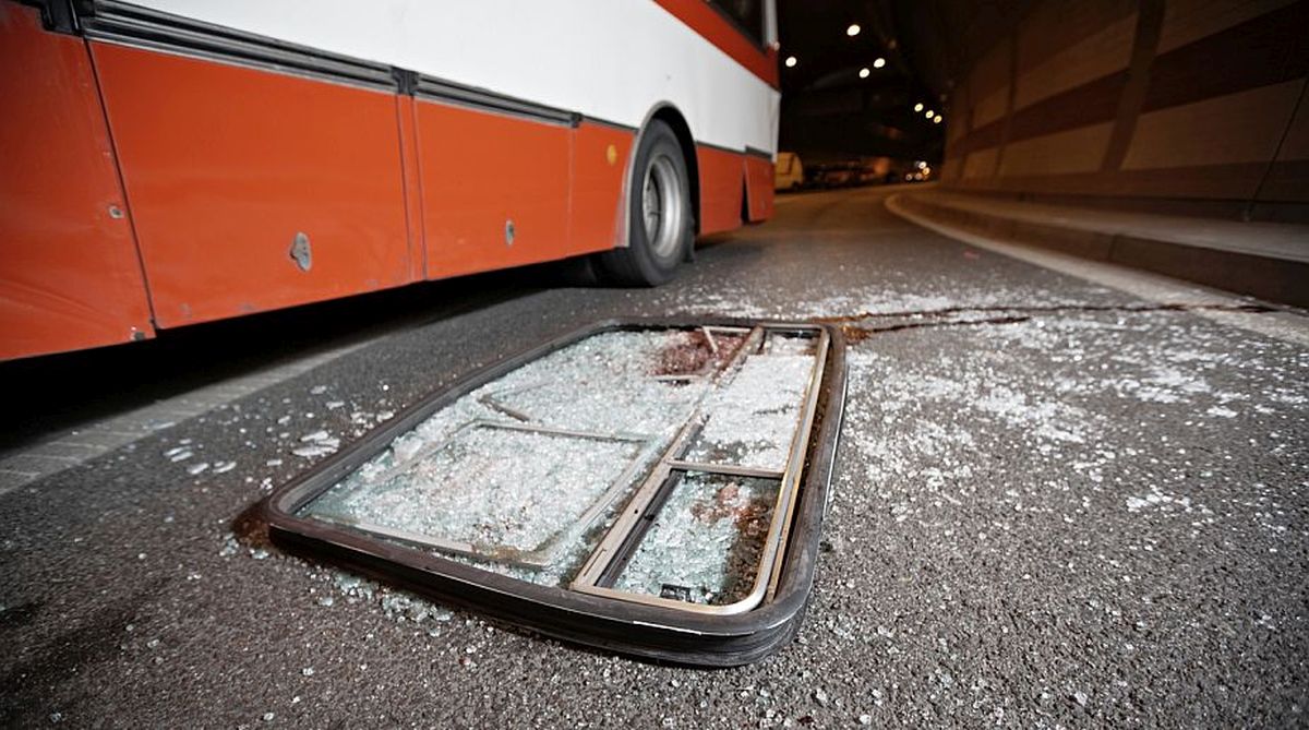 7 children, driver killed in bus-school van collision in MP; 8 others injured
