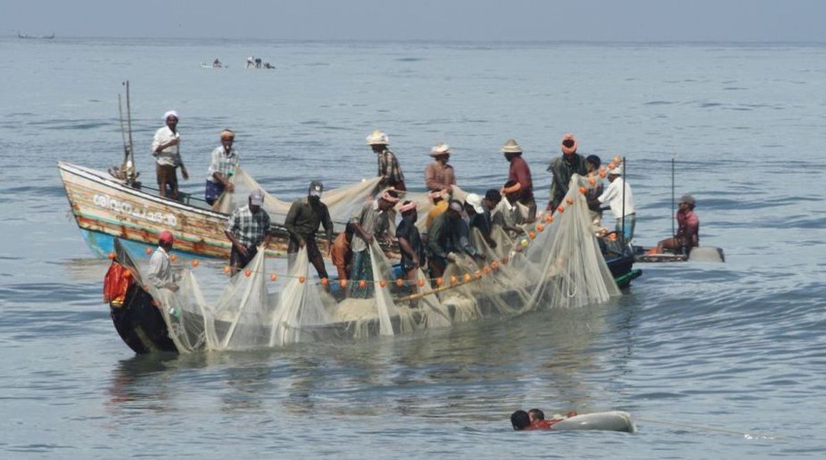 Over 3000 TN fishermen chased away by Sri Lankan Navy, fishing nets snapped