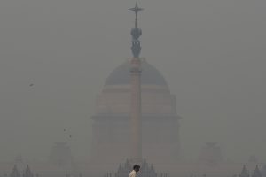 Delhi air quality to remain severe on 9 November, PM2.5 to be between 240-390