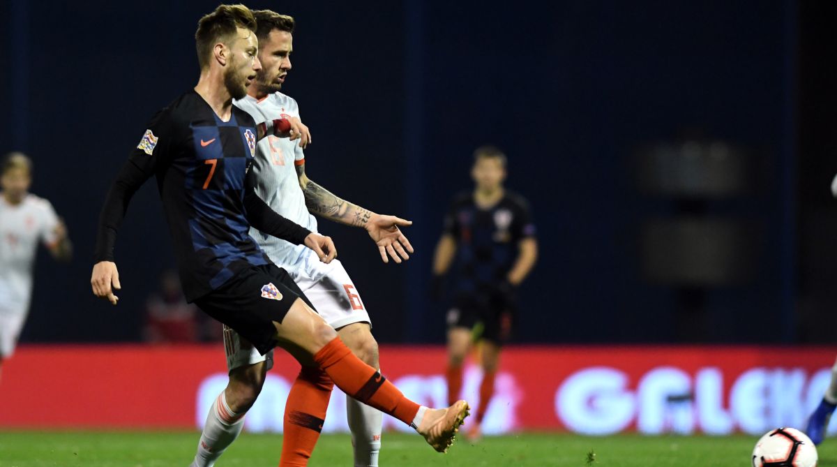 Croatia lose Rakitic for England clash