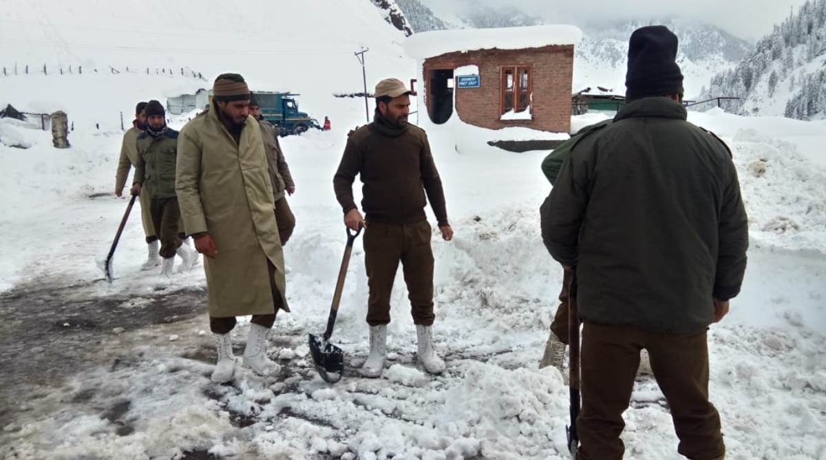 Nearly 1300 stranded people rescued by police in J-K