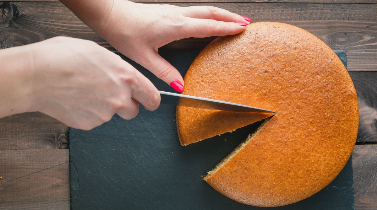Semolina eggless cake