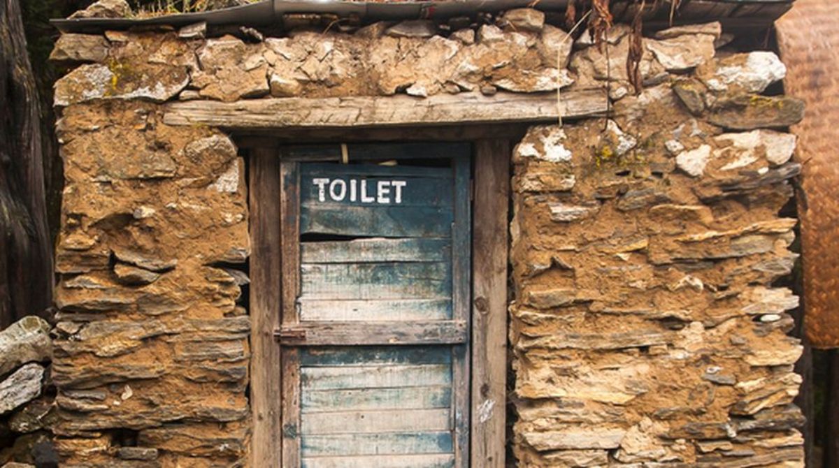RTI activist attempts to lodge complaint of ‘toilet theft’