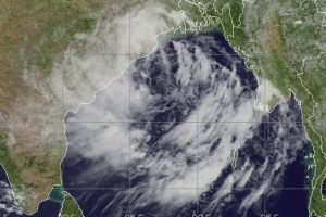 Cyclone Gaja to make landfall in TN, Puducherry today; schools, colleges shut