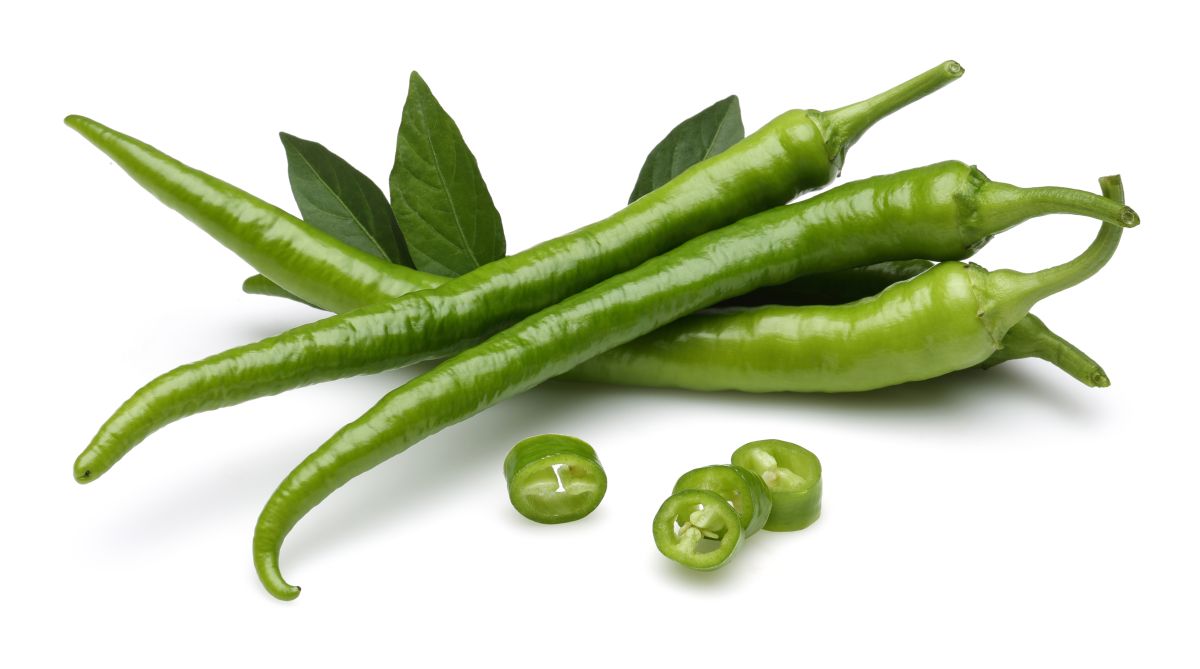 Not many know that a well known Indian spicy food component – Green chillies are rich in fiber and various nutrients