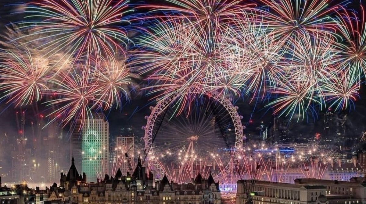 Happy New Year 2019: Pomp and fireworks in Paris, Sydney, London ...