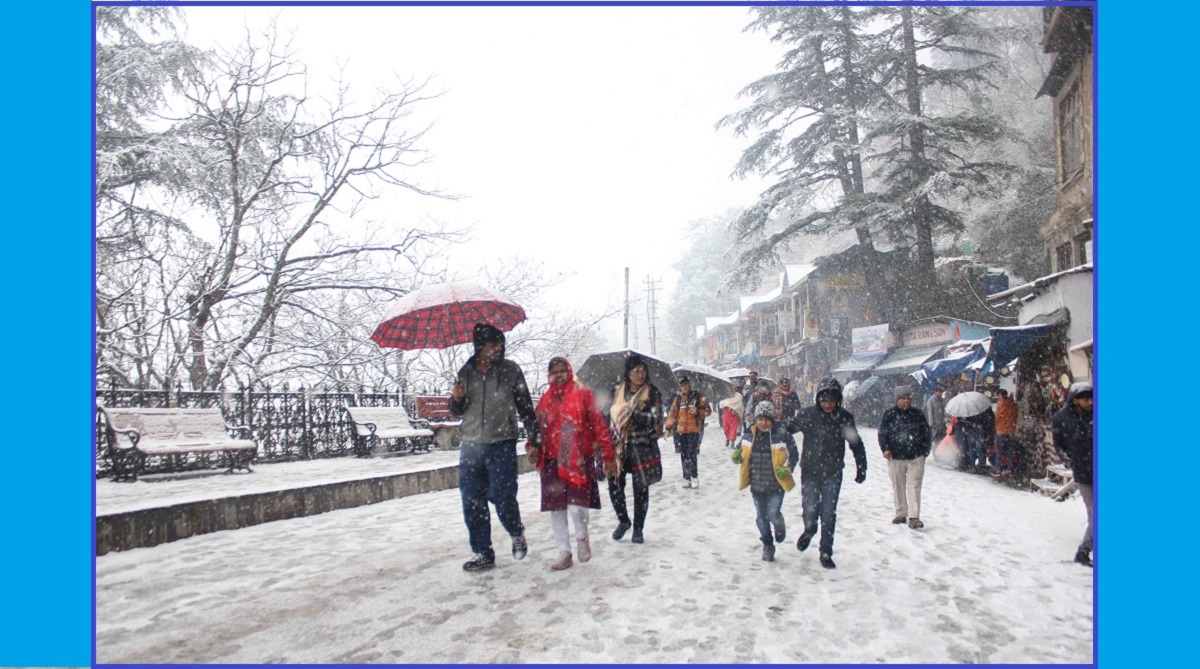 Heavy snowfall affects normal life in Himachal