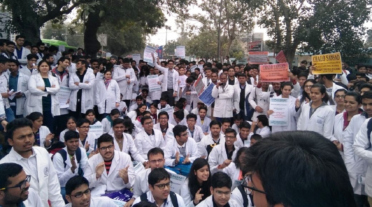 Three patients die while doctors go on strike at Delhi’s Safdarjung Hospital