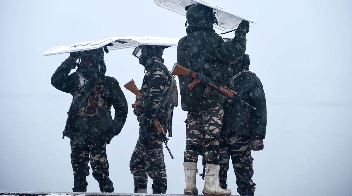 Kashmir security: Amid crackdown on separatists, Centre rushes 10000 paramilitary personnel