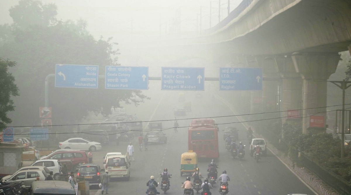 Delhi wakes up to foggy morning, rain likely, says Met office