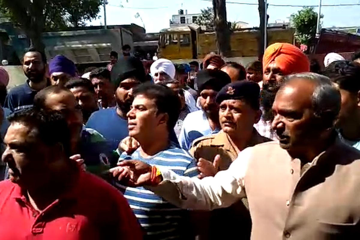 Uttarakhand minister Arvind Pandey, supporters create ruckus at police station