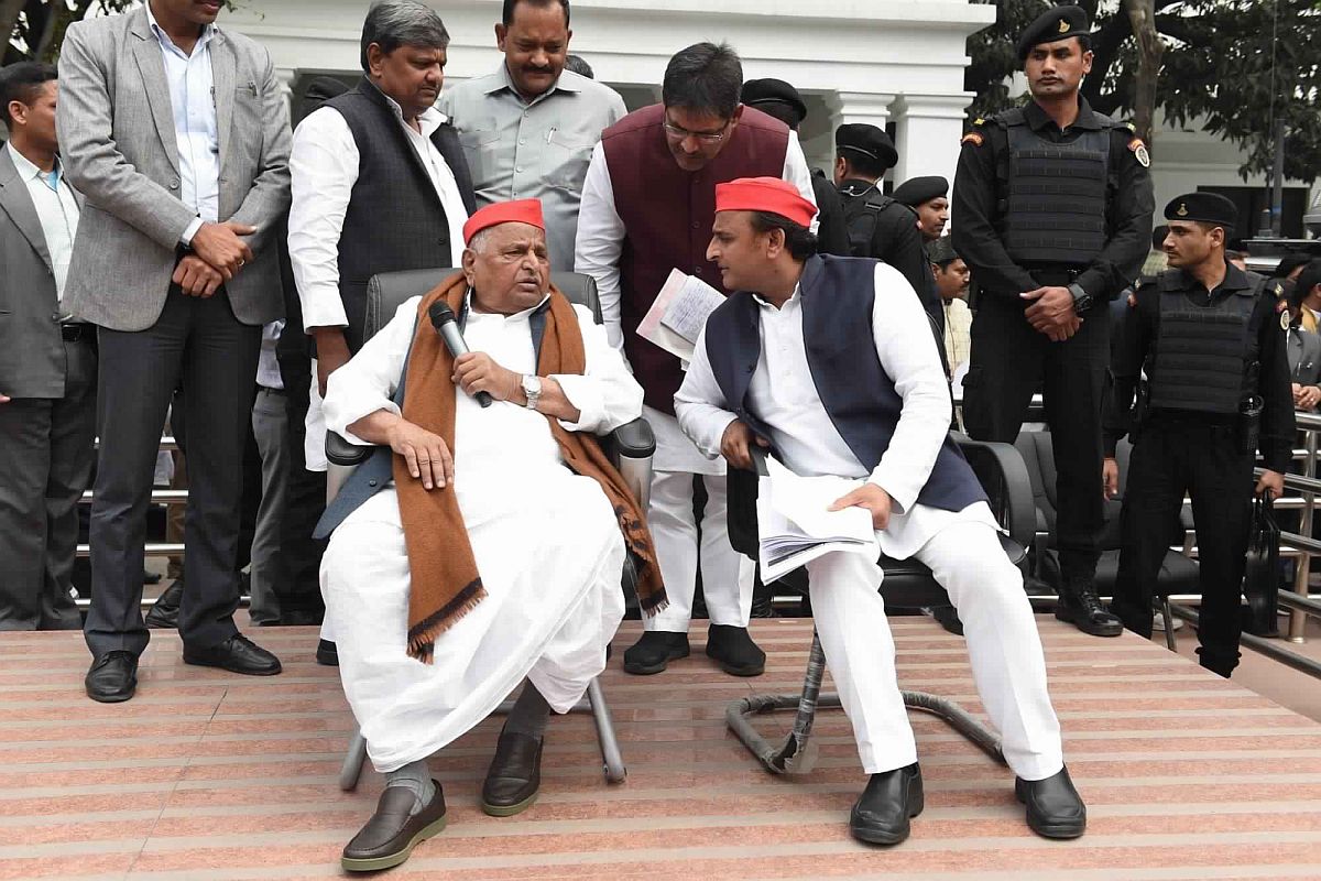 Want to know what happened: SC notice to CBI in disproportionate assets case against Mulayam, Akhilesh