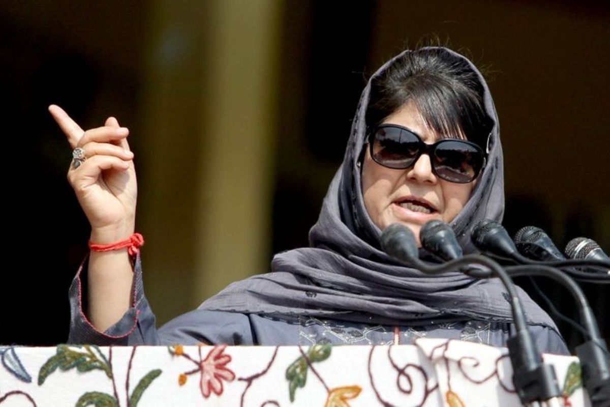 Mehbooba’s motorcade attacked with stones in Anantnag