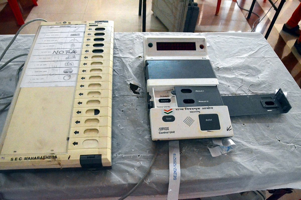 SC to hear plea for replacing party symbols on EVMs with candidate’s details on Oct 31