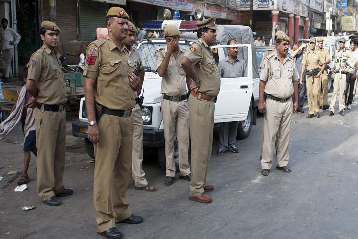 1000 kg explosive substances seized from goods vehicle in Kolkata; 2 arrested