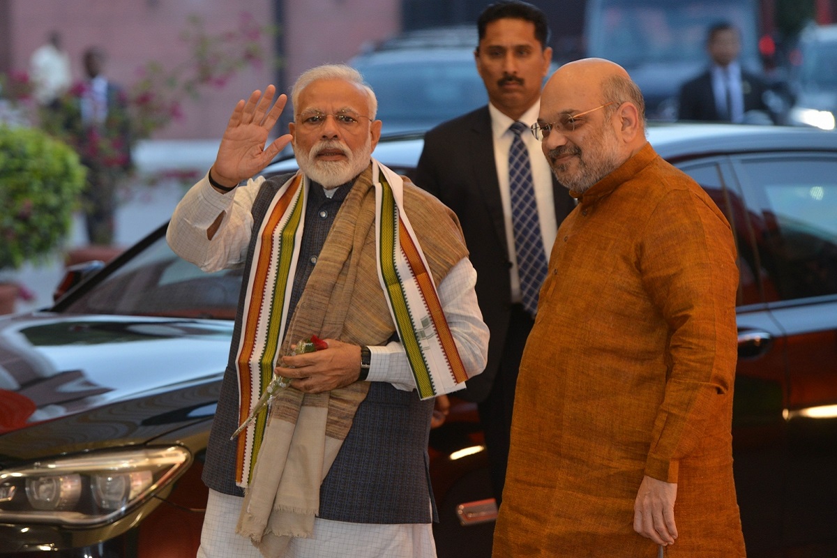 PM uses interaction with chowkidars to lash out at Rahul