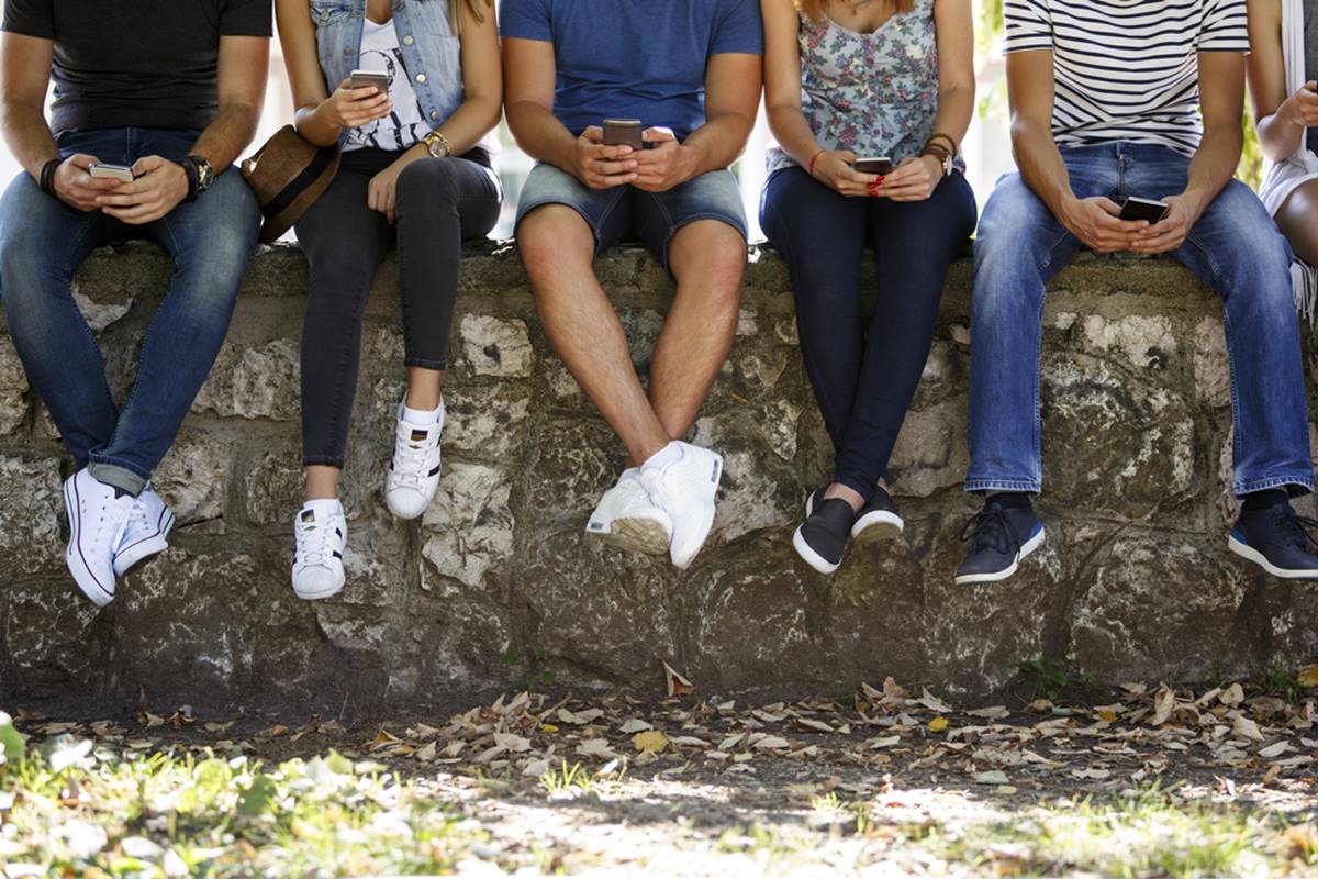 Smartphones: Addiction and gaze