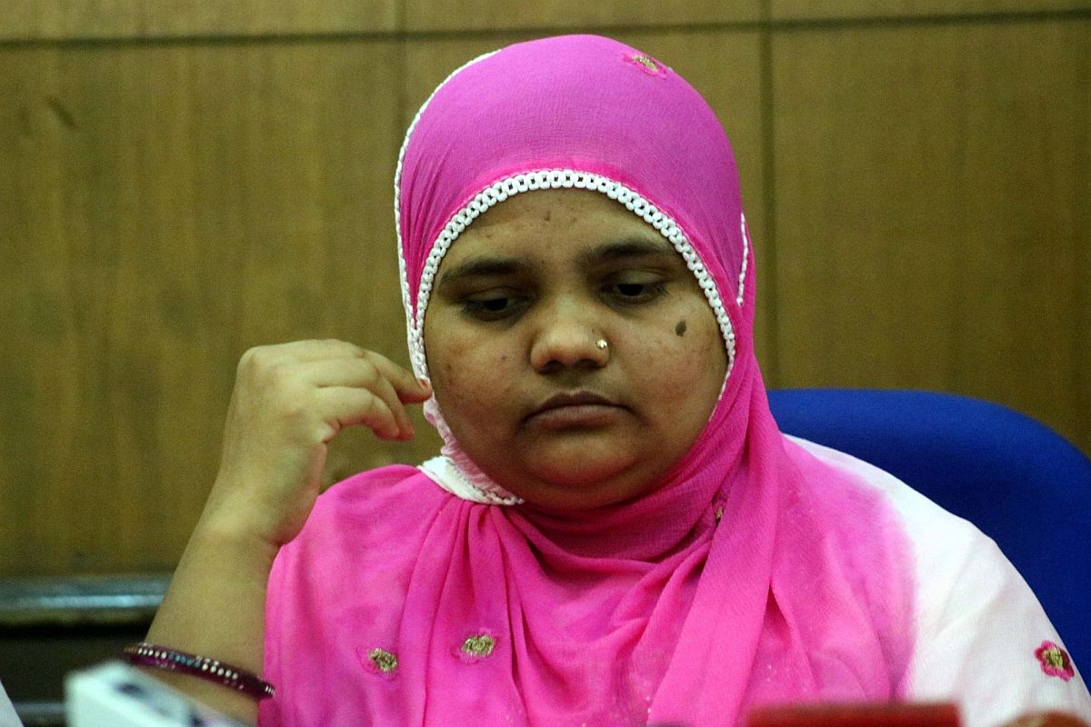 SC directs Gujarat govt to pay solatium of Rs 50 lakh to 2002 riots victim Bilkis Bano
