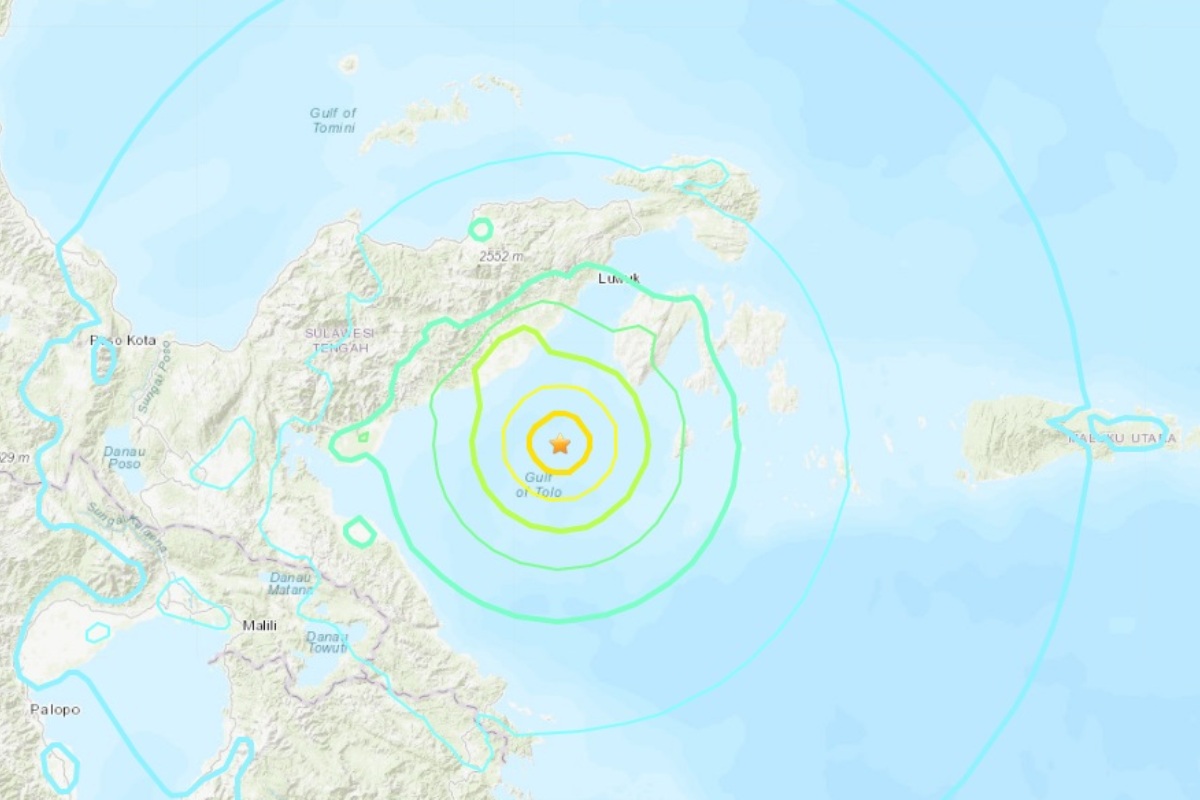 Tsunami warning after earthquake in Indonesia’s Sulawesi region triggers panic
