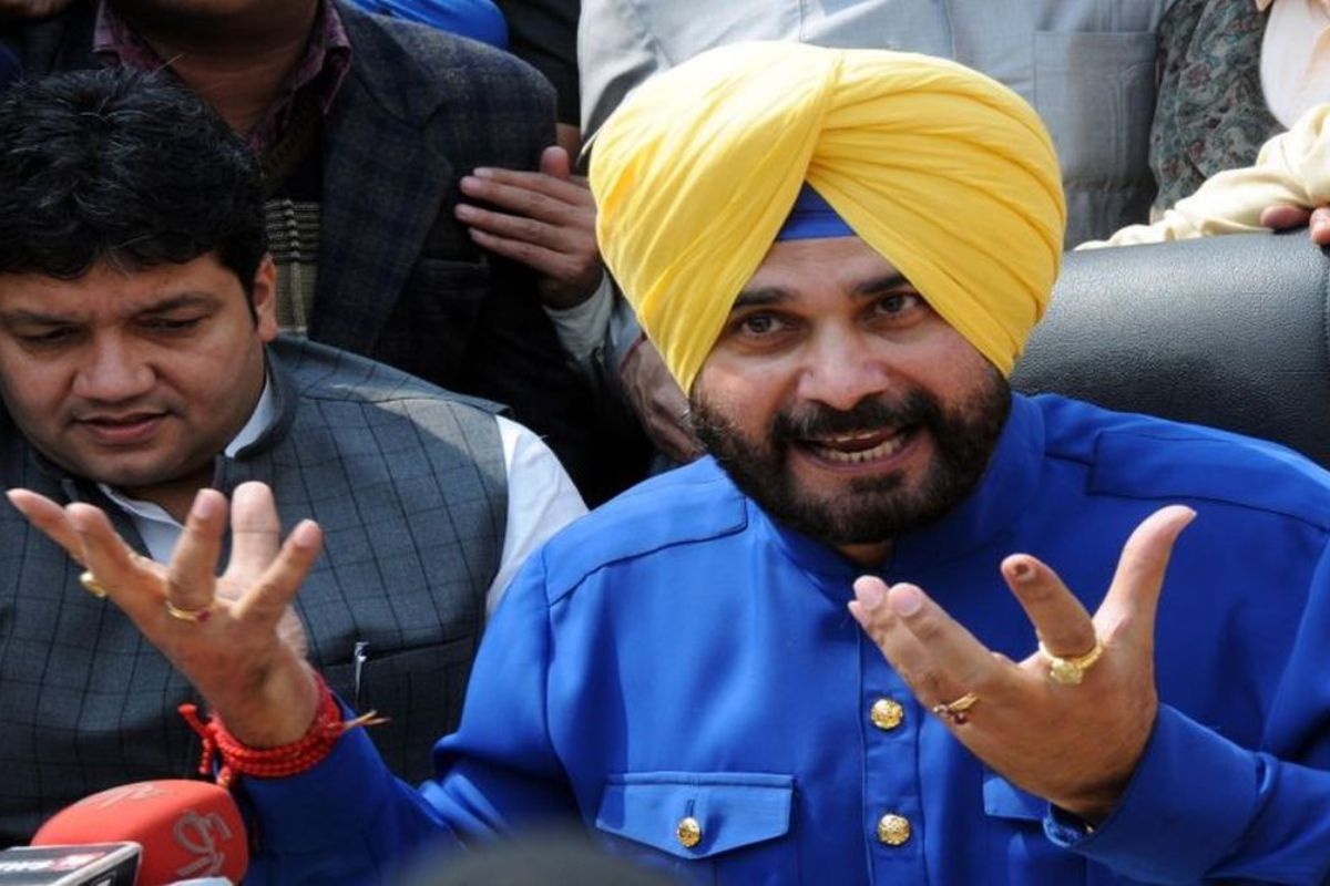 Sulking Sidhu eyeing new inning with AAP?