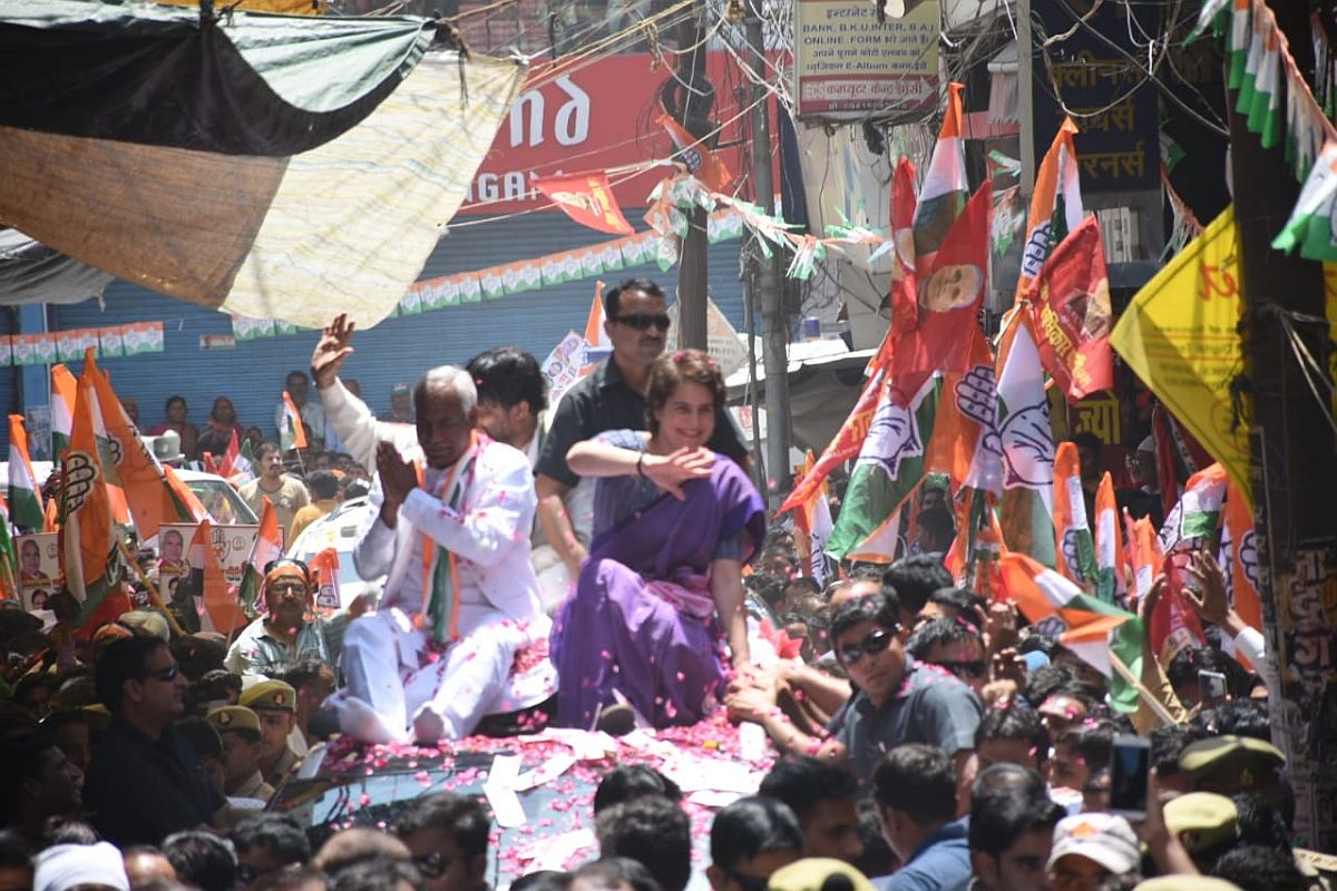 2019 LS polls | Priyanka Gandhi holds mega roadshow in UP’s Jhansi