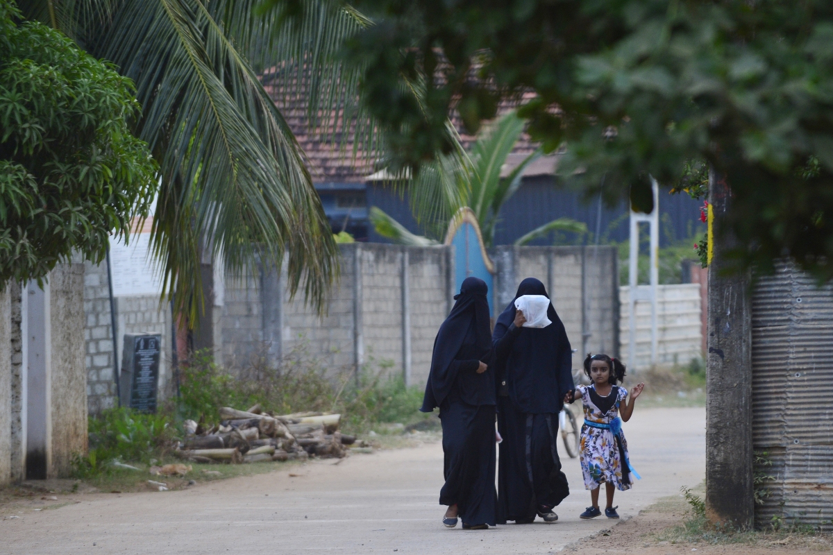 Week after blasts, Sri Lanka bans all face coverings including burqa