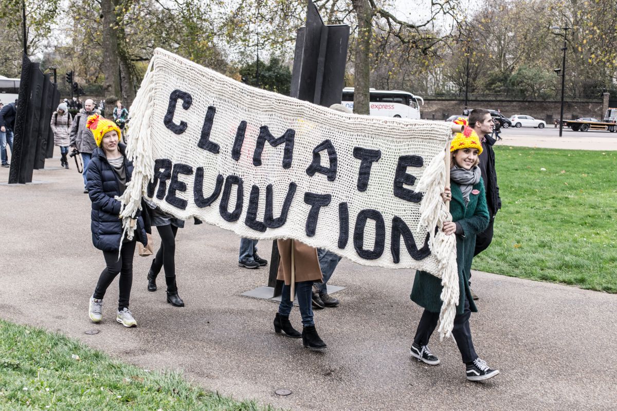 Thousands of people block London roads in climate protests