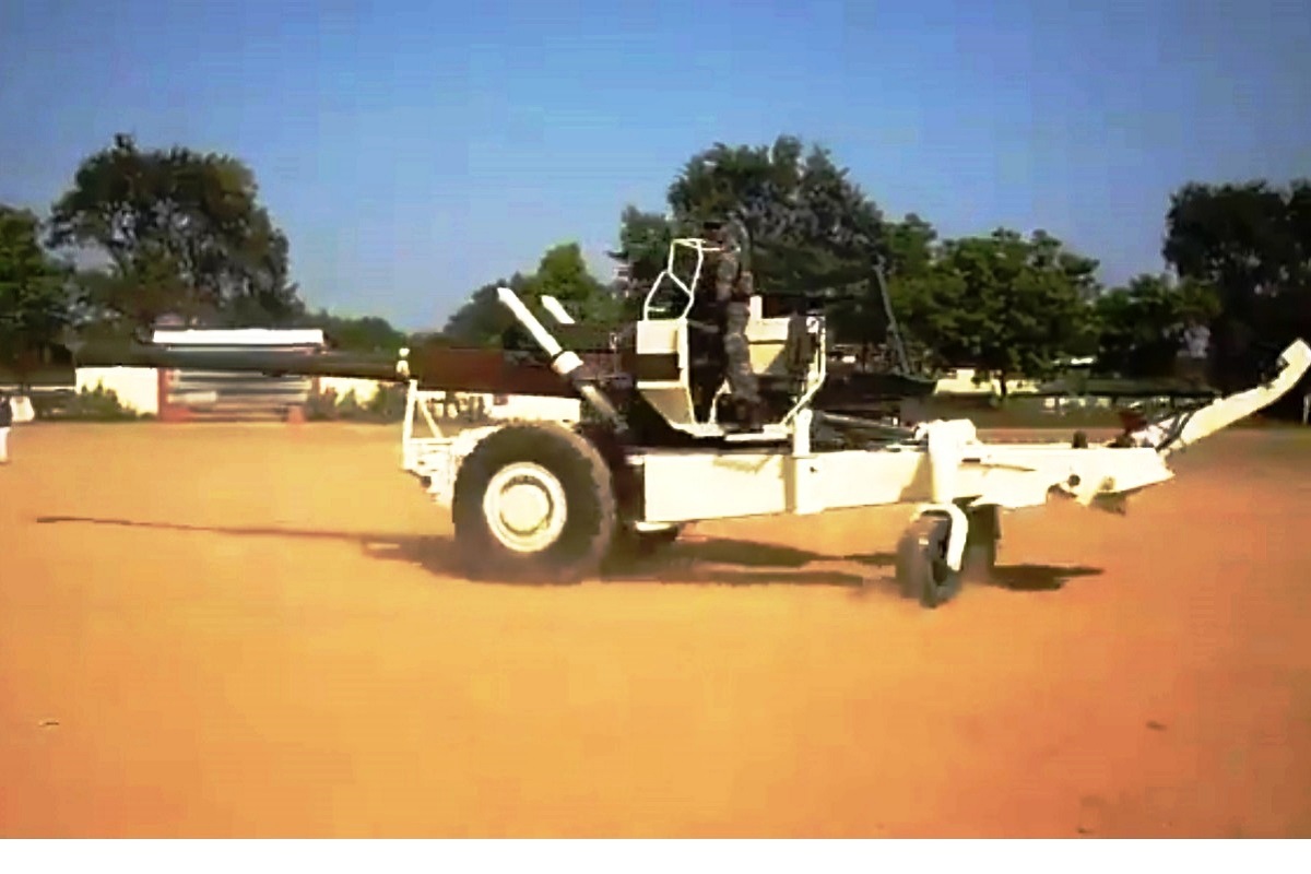Indian Army gets ‘desi Bofors’; Dhanush howitzer