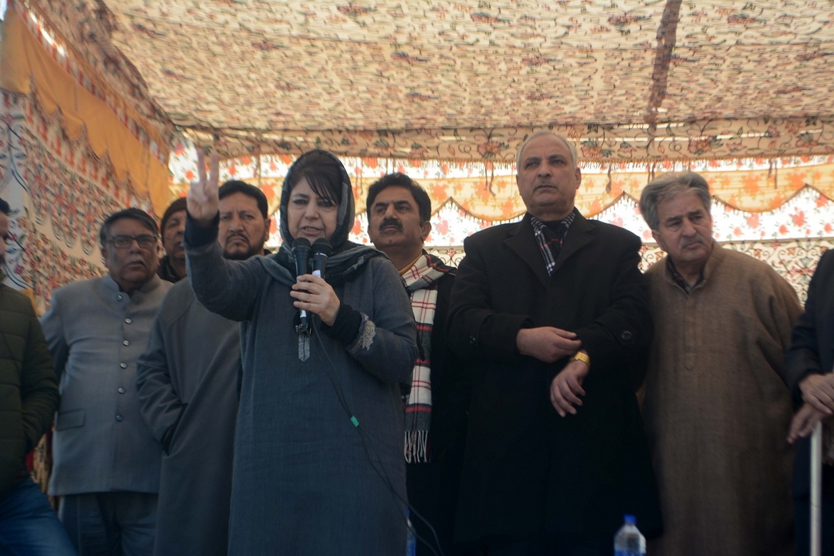 Proxies being fielded in Kashmir to scrap Articles 370 & 35A, says Mehbooba
