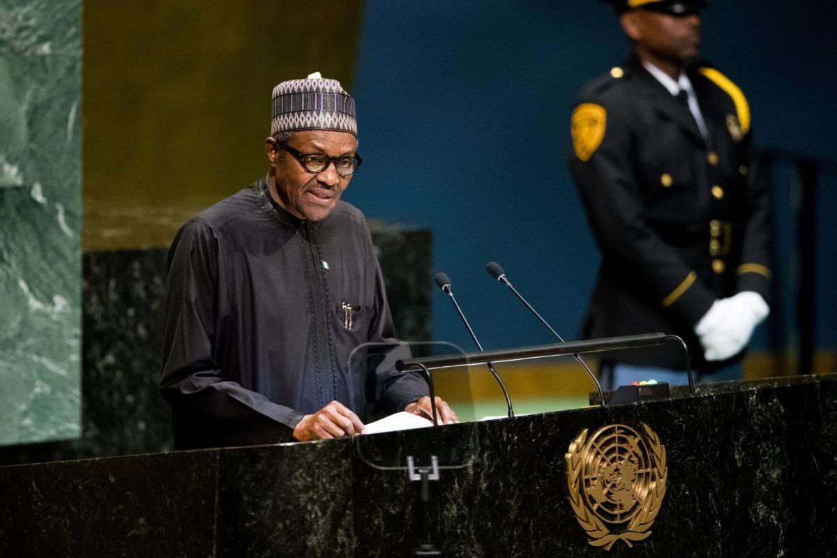 Muhammadu Buhari signs minimum wage bill into law