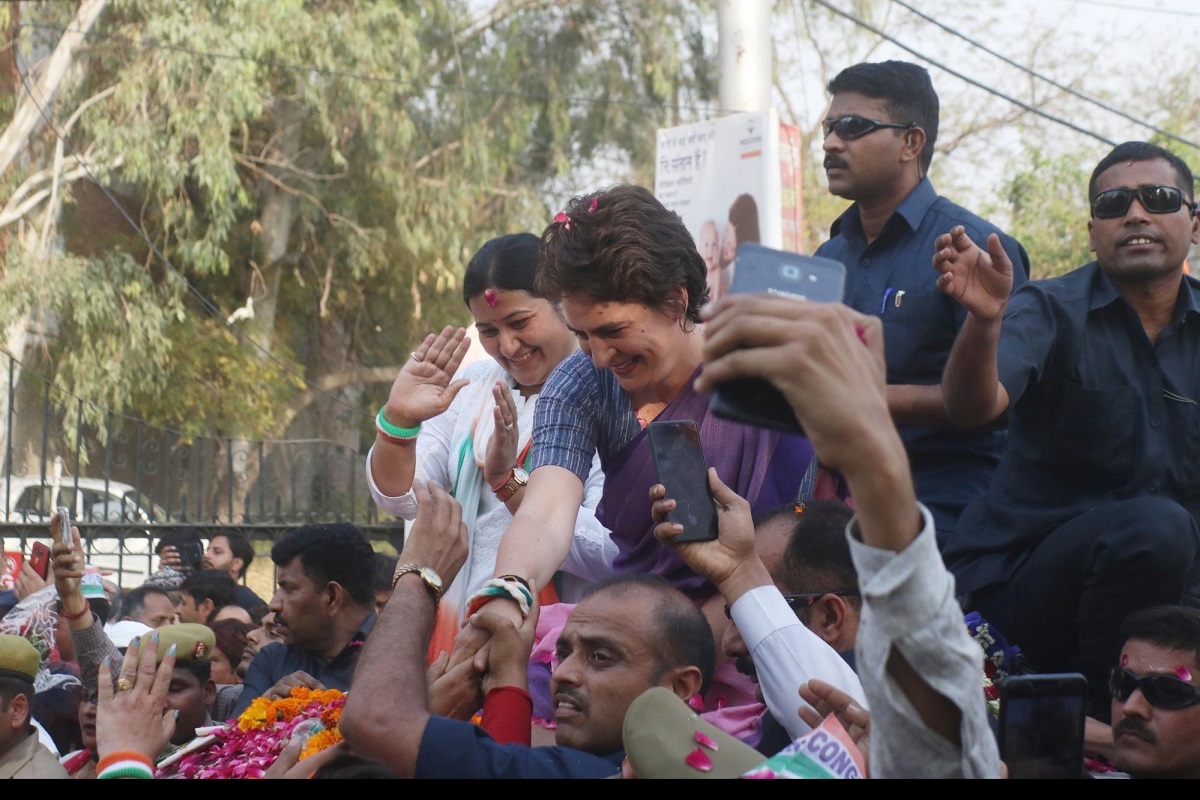 Priyanka holds roadshow at Fatehpur, castigates BJP over ‘broken promises’