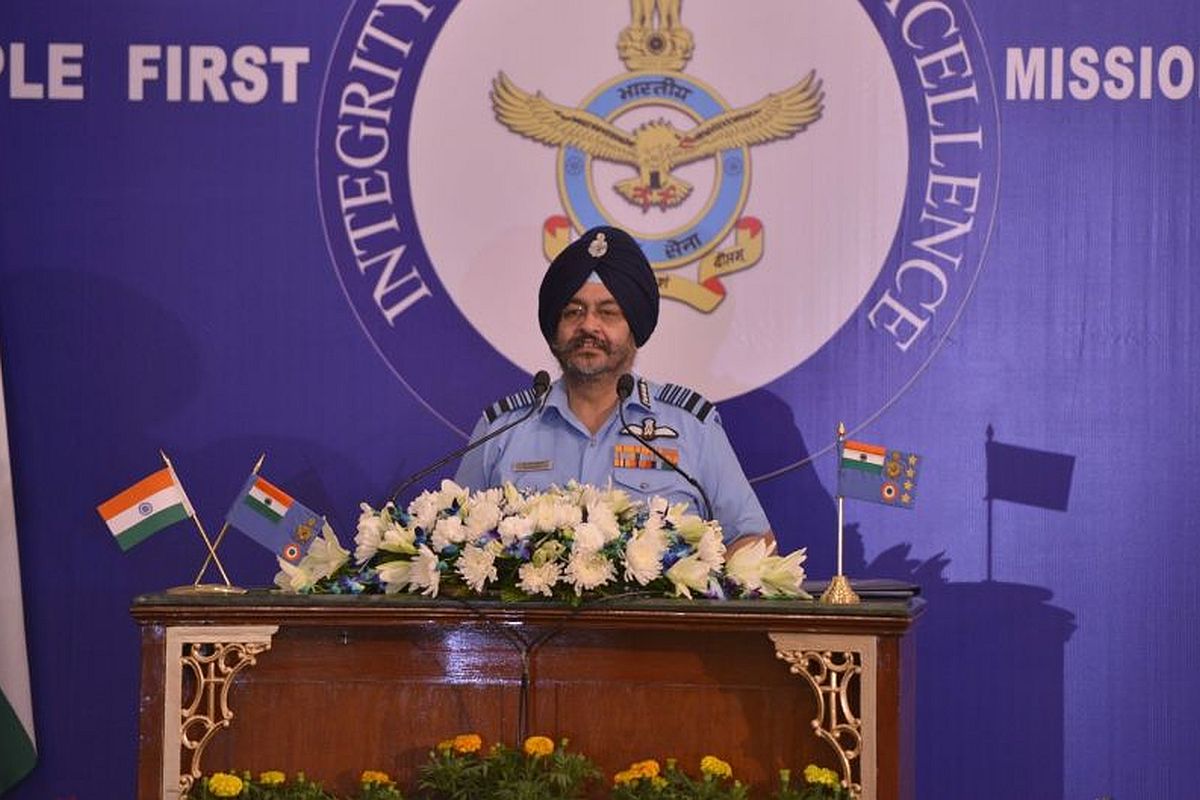 Air Chief Marshal BS Dhanoa leads missing man formation for Kargil war hero
