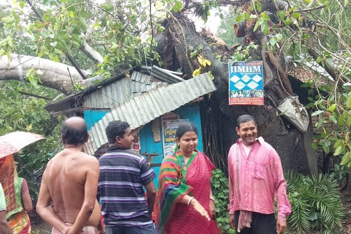 Cyclone Fani effects in West Bengal: Heavy rain, high-speed winds; no casualty