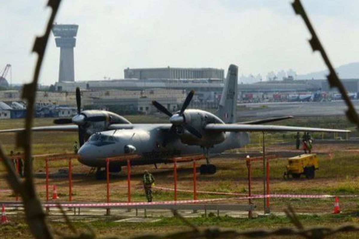 IAF AN 32 aircraft overshoots runway at Mumbai airport