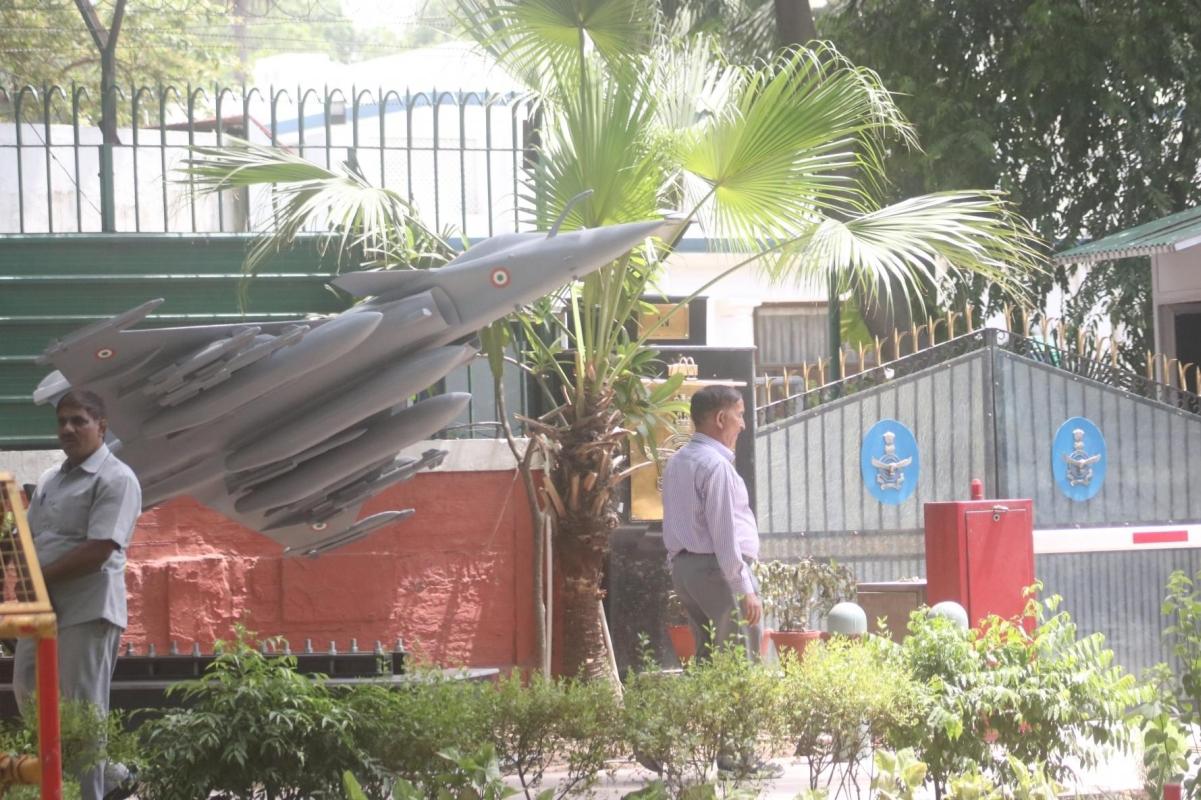 IAF erects Rafale replica outside Air Chief’s house, bang opposite Congress HQ